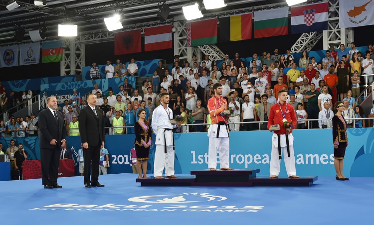 Президент Ильхам Алиев и его супруга Мехрибан Алиева в рамках первых Европейских игр наблюдали за ходом соревнований по карате и борьбе - ОБНОВЛЕНО - ФОТО