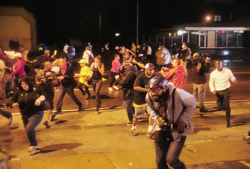 В охваченный протестами Фергюсон вводят Нацгвардию - ОБНОВЛЕНО - ФОТО - ВИДЕО