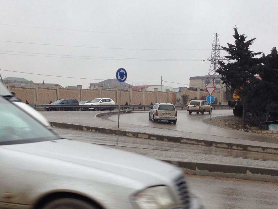 Yol polisinə qazanc gətirən yol nişanını dəyişdilər - FOTO