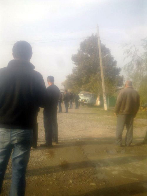 В Бейлагане танк снес автобусную остановку и упал в канал - ОБНОВЛЕНО - ФОТО