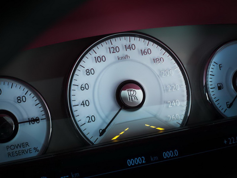 Коробка передач нового Rolls-Royce будет сверяться с картой местности - ФОТО