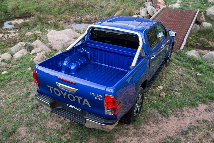 Toyota представила новое поколение "неубиваемого" пикапа - ФОТО