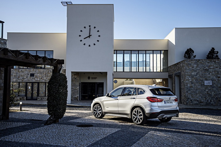 BMW официально представила новое поколение X1 - ФОТО