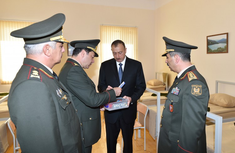 Президент Ильхам Алиев: "Имеющаяся в арсенале азербайджанской армии техника с высокой точностью может уничтожить любую цель в Нагорном Карабахе и Армении" - ОБНОВЛЕНО - ФОТО
