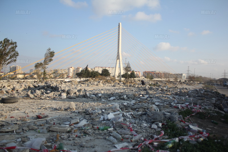 Bakıda Ziya Bünyadov prospektinin ətrafı sökülür – FOTO