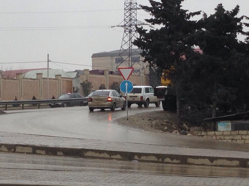 Yol polisinə qazanc gətirən yol nişanını dəyişdilər - FOTO