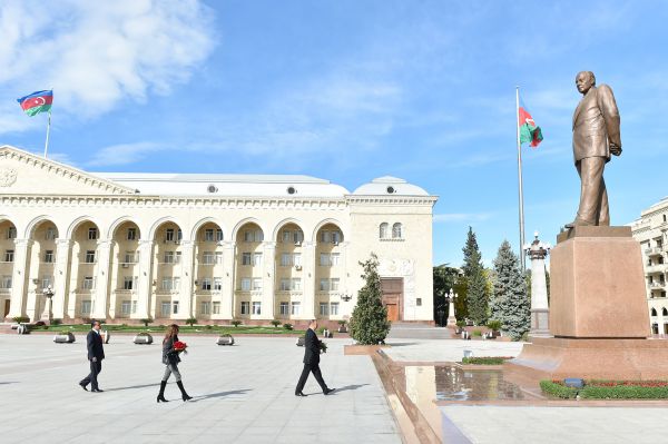 Поездка Президента Ильхама Алиева и его супруги Мехрибан Алиевой в Гянджу, Геранбойский, Дашкесанский районы и Нафталан - ОБНОВЛЕНО - ФОТО
