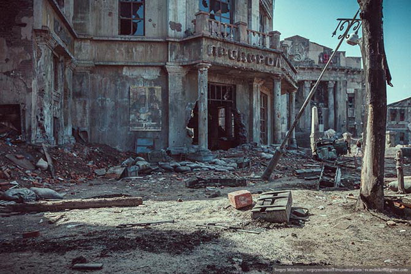 Декорации кварталов разрушенного Сталинграда - ФОТОСЕССИЯ