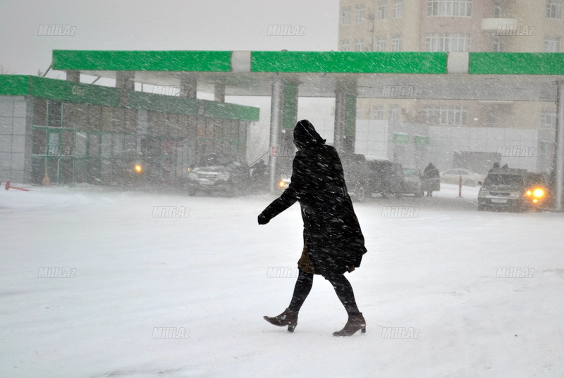 В Баку пошел сильный снег - ОБНОВЛЕНО - ФОТО