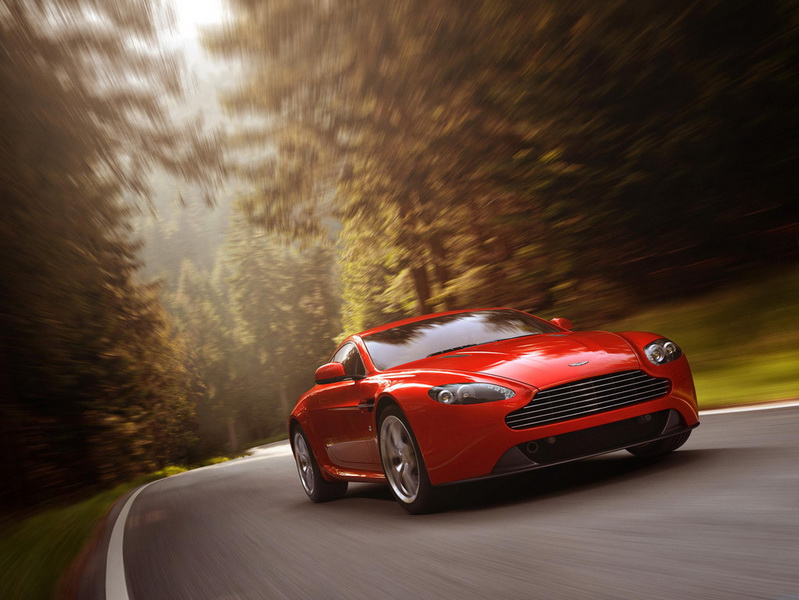 В Женеве показали обновленный Aston Martin V8 Vantage - ФОТОСЕССИЯ
