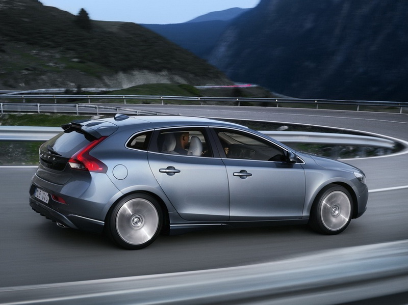 Началось производство Volvo V40 - ФОТО