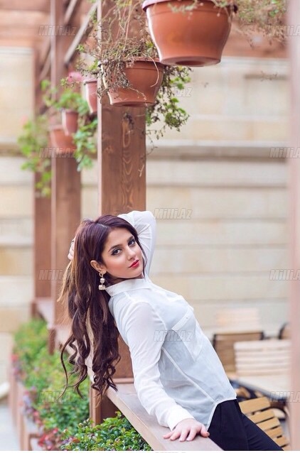 Teleaparıcı Nərmin Əlisoy: "Həyatımda biri var..." - FOTO