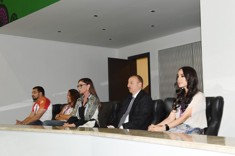 Президент Ильхам Алиев и его супруга Мехрибан Алиева в рамках первых Европейских игр наблюдали за ходом соревнований по карате и борьбе - ОБНОВЛЕНО - ФОТО