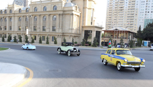 В Баку состоялся пробег классических автомобилей, посвященный 91-й годовщине со дня рождения общенационального лидера Гейдара Алиева - ФОТО