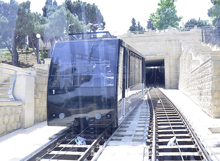 Bakı funikulyoru turistlərini gözləyir - FOTO