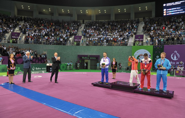 Президент Ильхам Алиев лично наградил азербайджанского борца-победителя Европейских игр - ВИДЕО