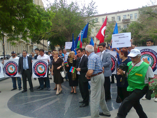 Перед посольством Ирана в Баку прошла акция протеста - ФОТО
