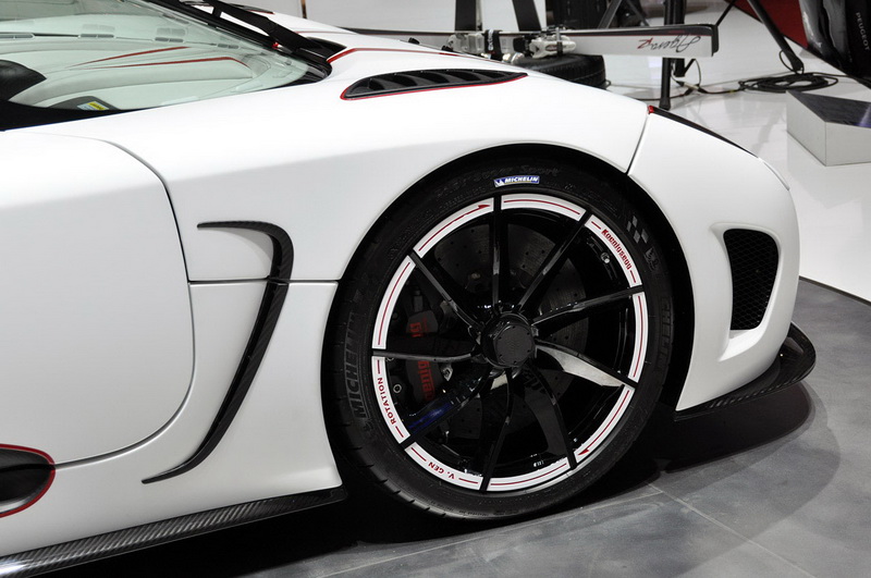 Koenigsegg Agera R: наперегонки с ветром - ФОТОСЕССИЯ