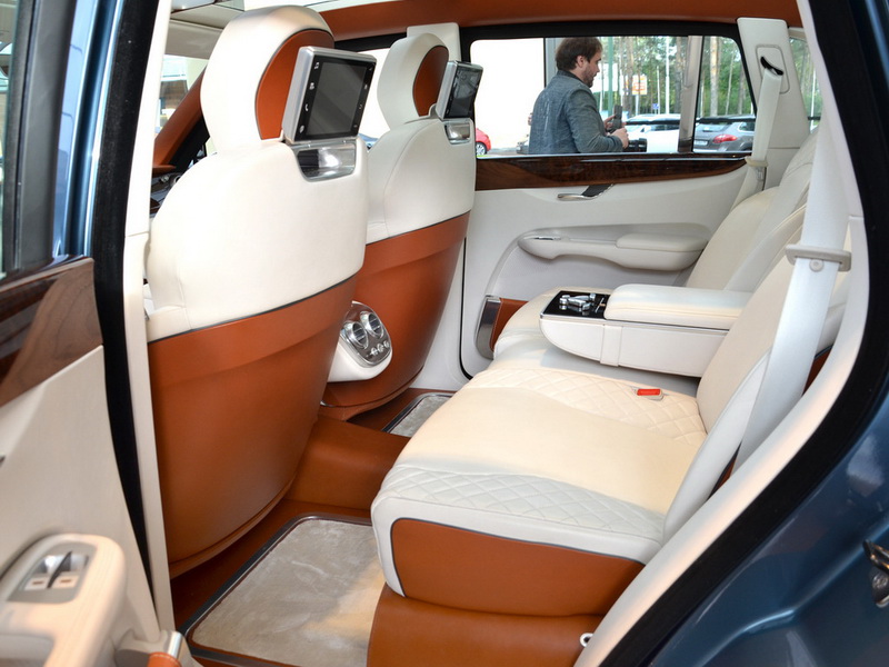 Новое имя для внедорожника Bentley нашли на Канарских островах - ФОТО