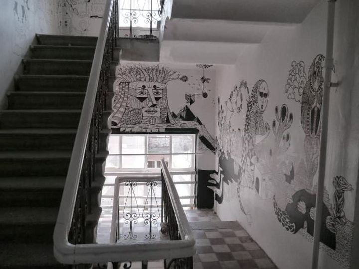 Красивые рисунки в подъездах многоэтажек - ФОТО