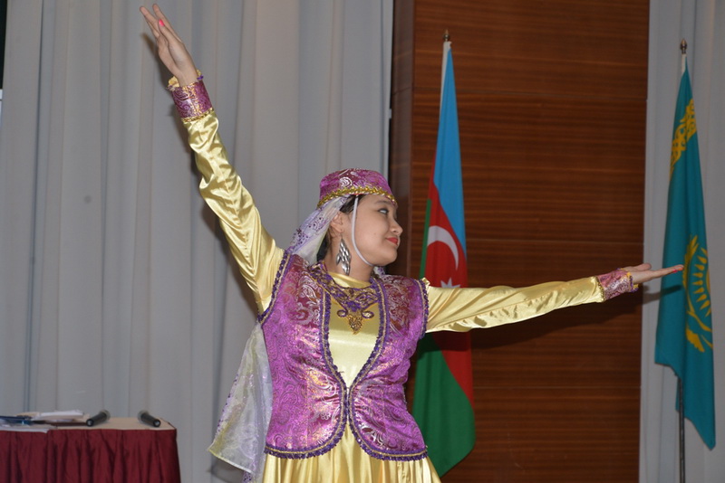 Aktauda Ulu Öndər Heydər Əliyevə həsr olunmuş şeirlər kitabı təqdim olunub – FOTO