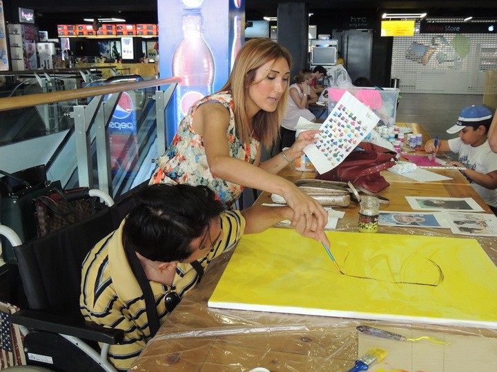 “Art Scarves by MenzerHajiyeva”, художница Нармина Велиева, 28 Cinema и Day.Az устроили для подростков с ограниченными возможностями мастер-класс - ФОТО - ВИДЕО