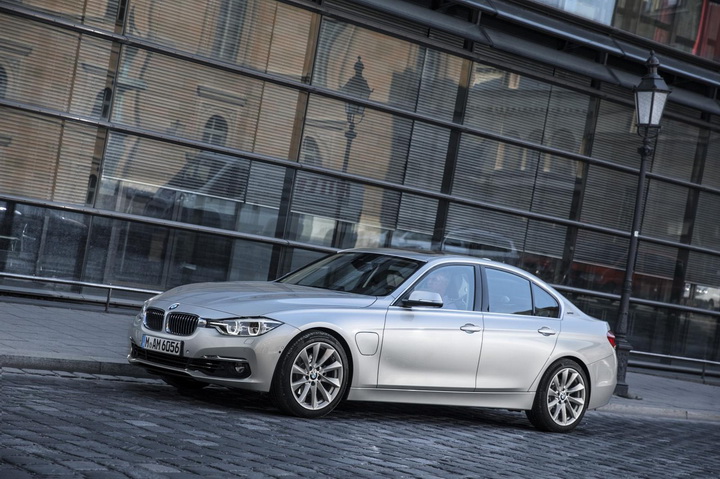 BMW превратила "тройку" в гибрид - ФОТО