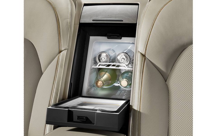 Audi выпустит специальный вариант удлиненной А8 "для шоферов" - ФОТО