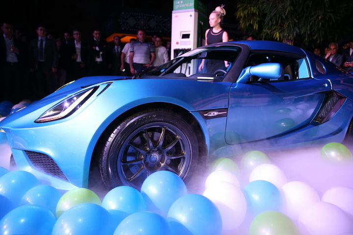 В Баку впервые в Европе презентован спортивный автомобиль Detroit Electric SP:01 - ФОТО - ВИДЕО