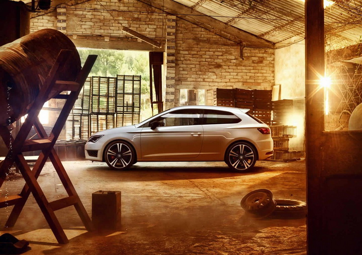 Seat обновил "горячую" версию хэтчбека Leon - ФОТО