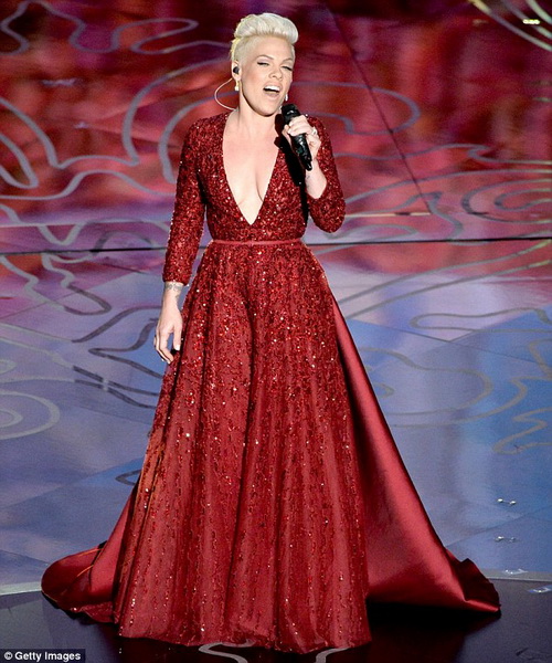 Лучшие образы с красной дорожки "Оскара" - ФОТО