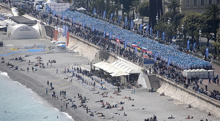 Китаец сделал невероятный подарок своим 6400 сотрудникам - ФОТО