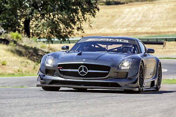 Монстр дорог: юбилейный спорткар Mercedes-Benz SLS AMG GT3 – ФОТО