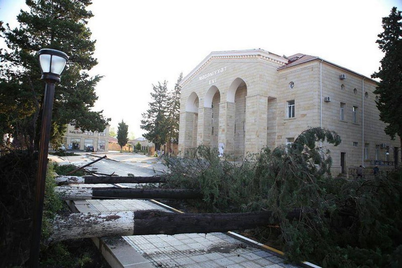 Külək iki rayonu viran elədi - YENİLƏNİB - FOTO