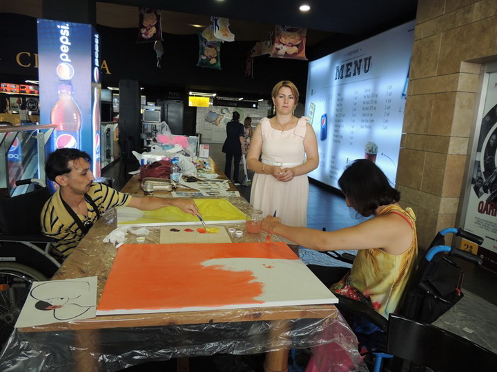 “Art Scarves by MenzerHajiyeva”, художница Нармина Велиева, 28 Cinema и Day.Az устроили для подростков с ограниченными возможностями мастер-класс - ФОТО - ВИДЕО