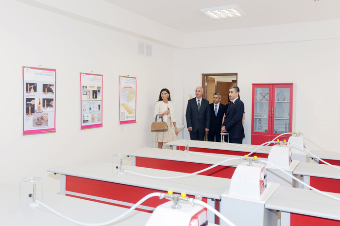 Первая леди Азербайджана Мехрибан Алиева приняла участие в открытии реконструированной школы в Пиршаги и праздновании Новруз байрамы в спецшколе Насиминского района – ФОТО