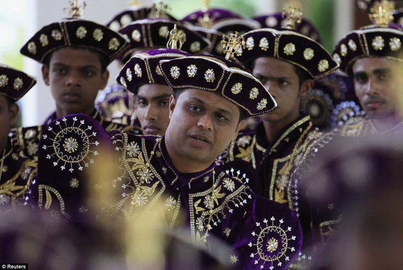 Свадьба на мировой рекорд: 126 подружек невесты - ФОТО