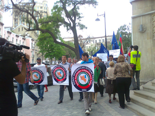 Перед посольством Ирана в Баку прошла акция протеста - ФОТО