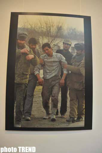 В Баку представлены работы французского фотографа о Ходжалинской трагедии - ОБНОВЛЕНО - ФОТО