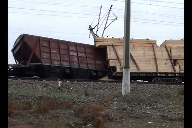 Частично восстановлено движение поездов после аварии - ОБНОВЛЕНО - ФОТО