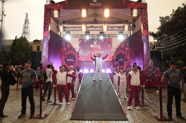 Факел Евроигр доставлен в Евлах - ФОТО - ВИДЕО