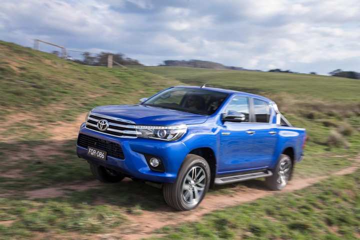 Toyota представила новое поколение "неубиваемого" пикапа - ФОТО
