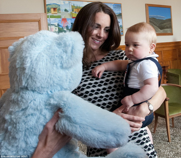 Маленький принц Джордж покорил всех в Новой Зеландии - ФОТО