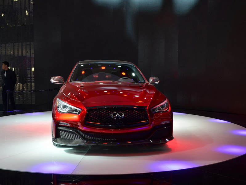 Седан Infiniti с мотором от суперкара близок к серийному производству - ФОТО