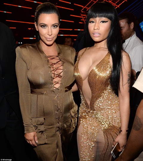 Тейлор Свифт и Никки Минаж устроили грандиозное открытие MTV VMA - ФОТО