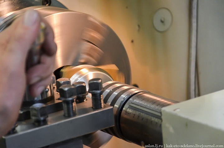 Как делают медали для чемпионов - ФОТОСЕССИЯ