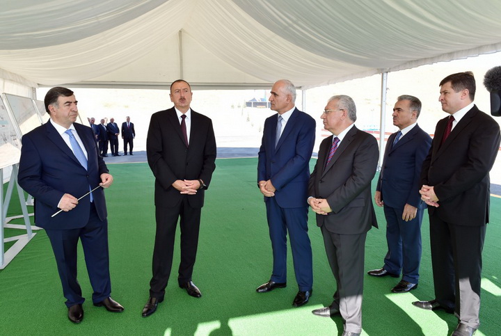 Президент Ильхам Алиев принял участие в церемониях подачи воды для орошения из канала Тахтакерпю-Джейранбатан в Хызинском и Сиязаньском районах - ОБНОВЛЕНО - ФОТО