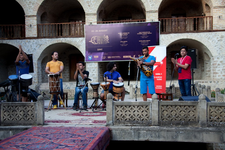 İran və özbək musiqiçiləri Şəkidə maraqla qarşılandı - FOTOLAR
