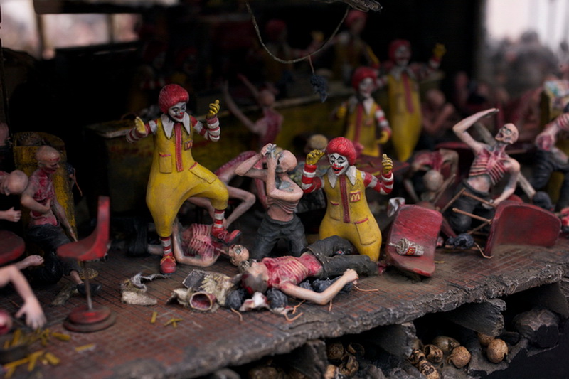 "Картинная галерея Day.Az": Эпатажные работы художников - ФОТО