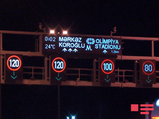 Mebel maşının üstündən düşdü, qəza oldu: 3 yaralı - FOTO